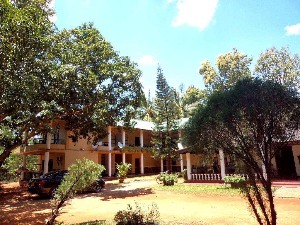 Sujatha Tourist Rest Hotel Dambulla Exterior photo