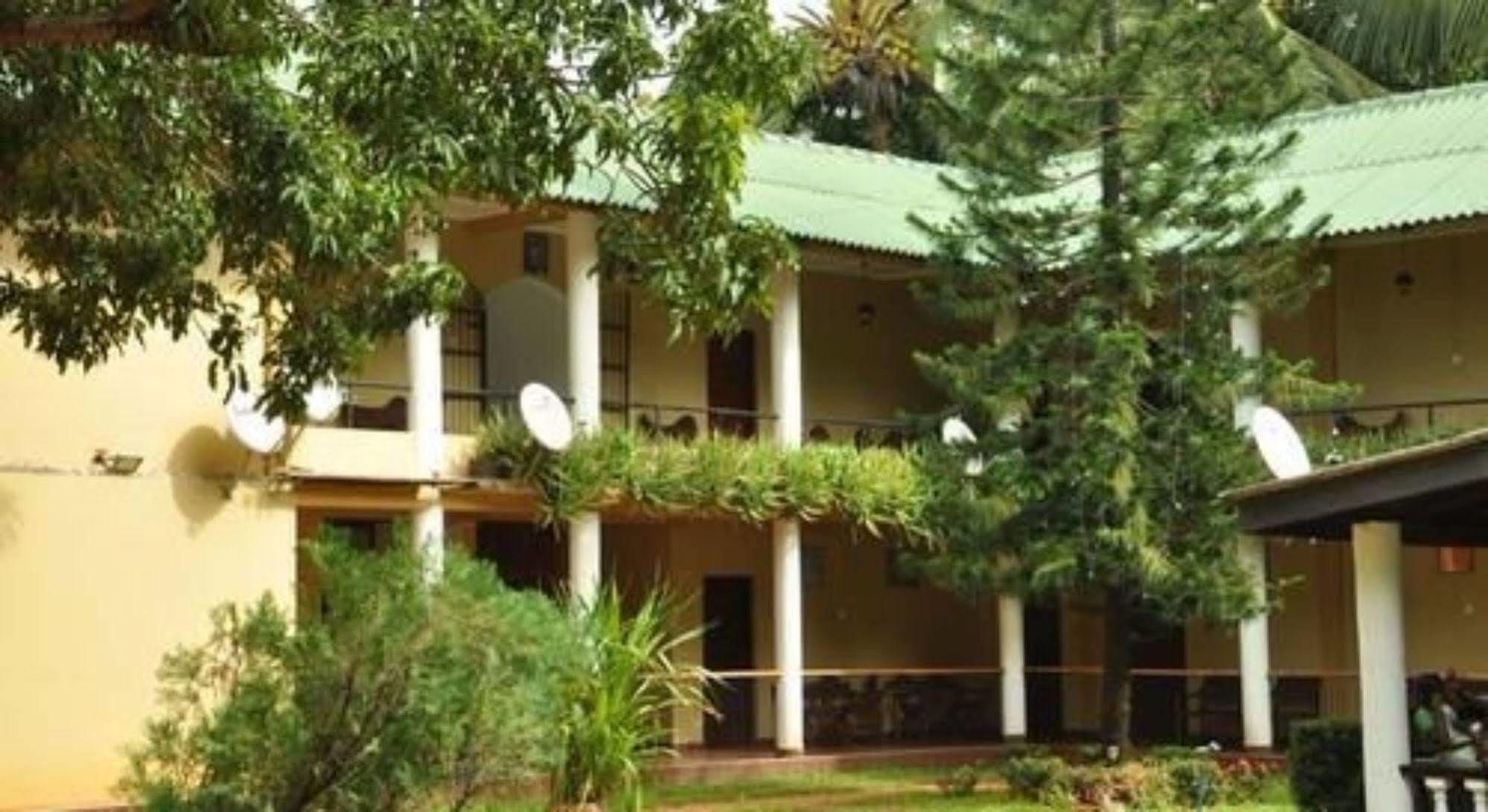 Sujatha Tourist Rest Hotel Dambulla Exterior photo